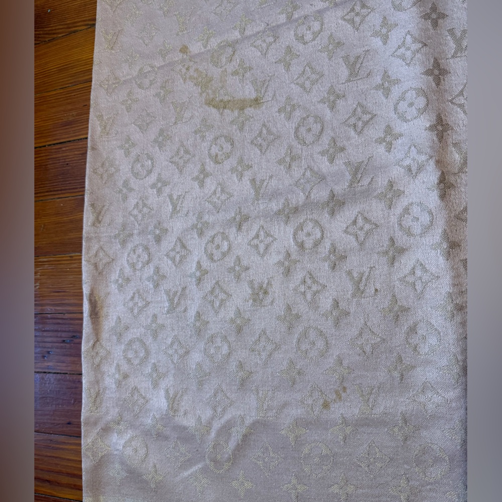 Authentic Louis Vuitton Pink and Gold Chale Monogram Metallic Scarf - Picture 6 of 7